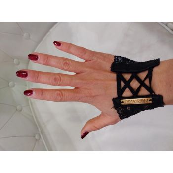 Manchette, Lise Charmel RIN0111-NO