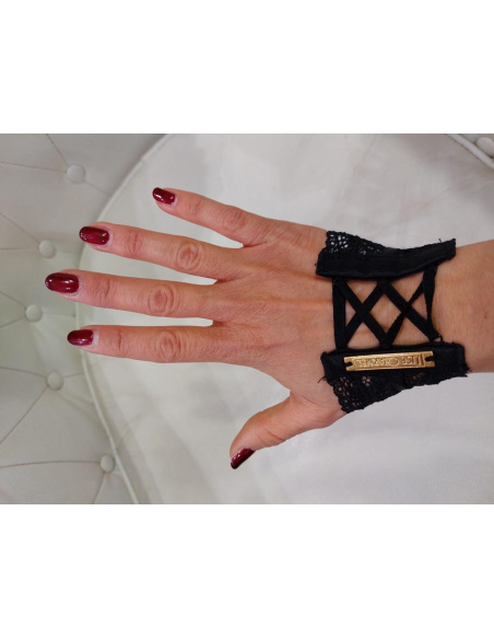 Manchette, Lise Charmel RIN0111-NO