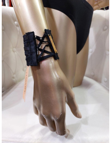 Manchette, Lise Charmel RIN0111-NO